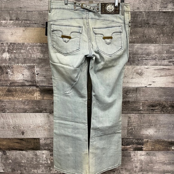 Dereon Jeans - Picture 3 of 4